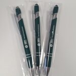 Crayons métalliques vert gravés au laser emballage individuel Goodies pour clients Carpe Diem 85